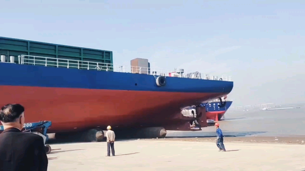 2021.11.01:贺江苏合心海运“合心168”船气囊上排下水吉水接水顺利完成#气囊下水#合心168#船舶下水#气囊上排下水#合心海运