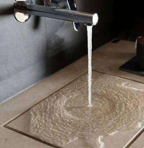 等我买第2套房,卫生间绝不装洗手池,学他家做拉槽下水,上档次