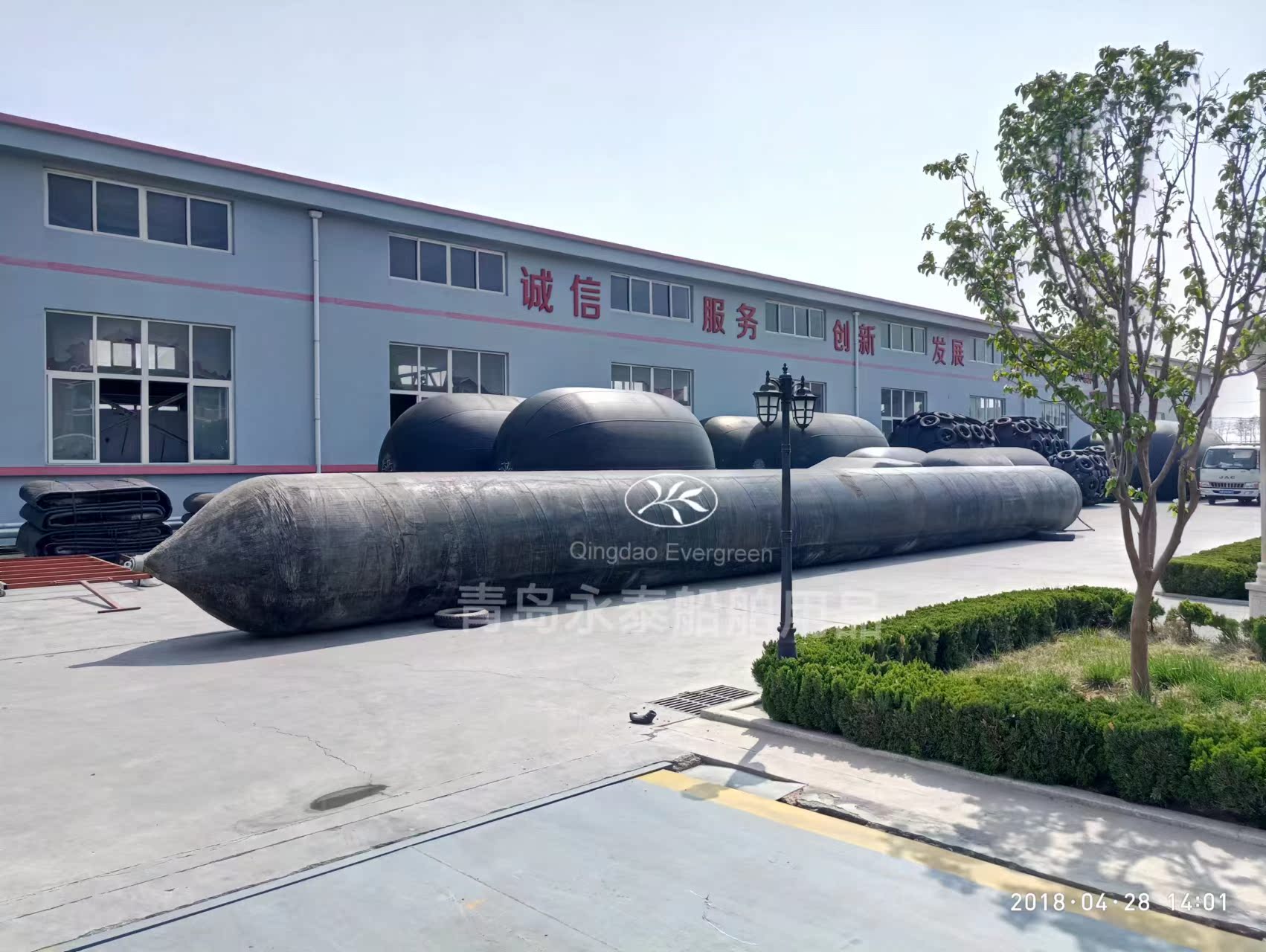 贺"鲁荣远渔302"船气囊上排下水吉水接水顺利#气囊下水.