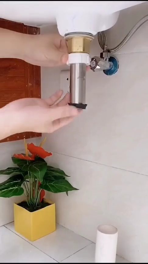 家里总有臭味弥漫,下水管还往外溢水,换上这个防臭下水管